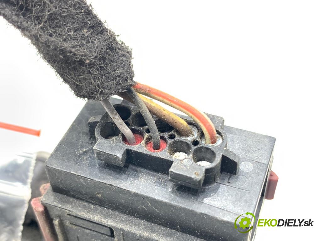 OPEL CORSA D liftback 2007 55 kW 1.3 CDTI (L08, L68) 1248 zámok Dvere ľavy zad 13258265