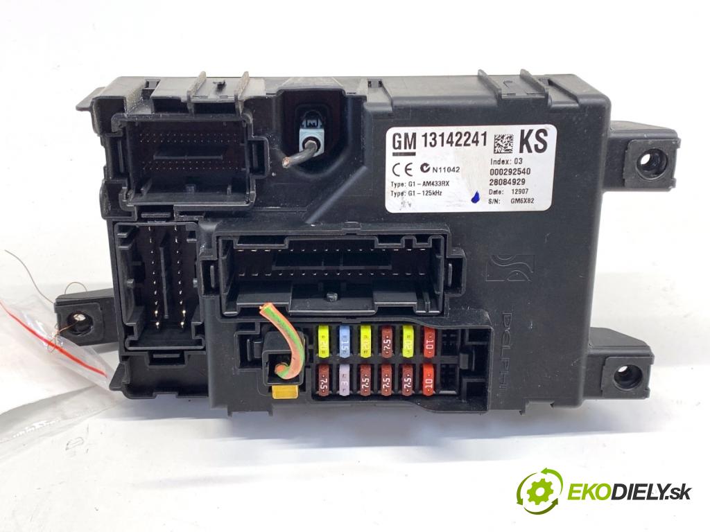 OPEL CORSA D liftback 2007 55 kW 1.3 CDTI (L08, L68) 1248 Modul BSI 13142241 (Poistková skrinka)