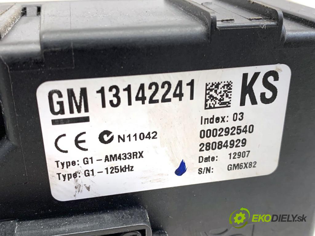 OPEL CORSA D liftback 2007 55 kW 1.3 CDTI (L08, L68) 1248 modul BSI 13142241 (Pojistková skříňka)