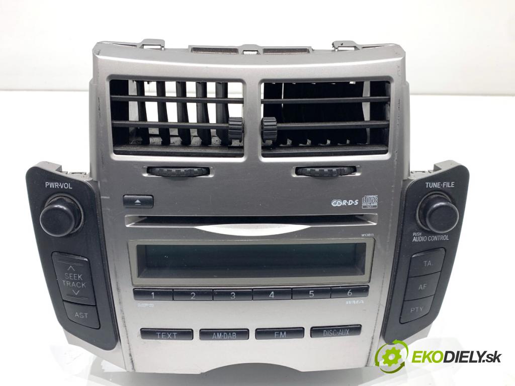 TOYOTA YARIS II liftback 2009 74 kW 1.33 VVT-i (NSP90_) 1329 RADIO  (Audio zariadenie)