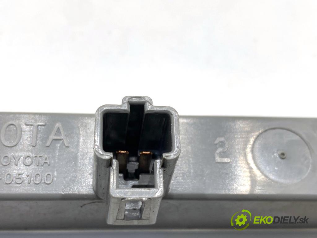 TOYOTA YARIS II liftback 2009 74 kW 1.33 VVT-i (NSP90_) 1329 Svetlo brzdových svetiel 81570-05100