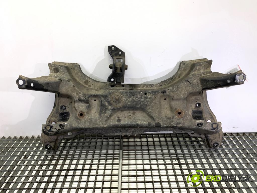 TOYOTA YARIS II liftback 2009 74 kW 1.33 VVT-i (NSP90_) 1329 výztuha pod motor  (Přední výztuha)