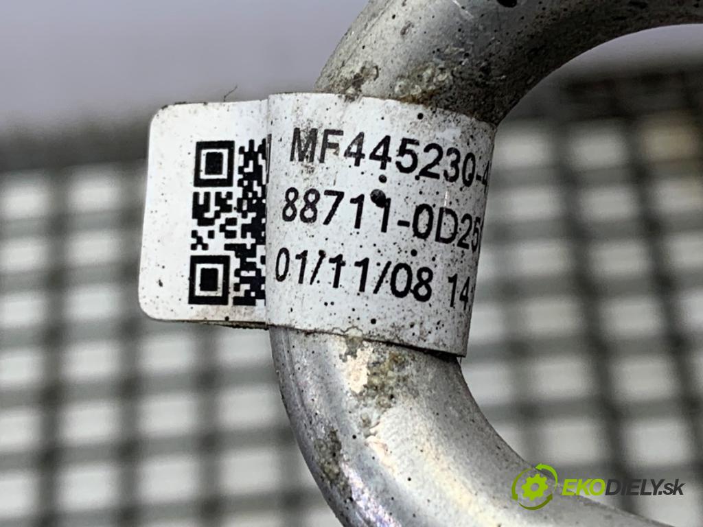 TOYOTA YARIS II liftback 2009 74 kW 1.33 VVT-i (NSP90_) 1329 rúrka klimatizace 88711-0D250 (Trubka klimatizace)