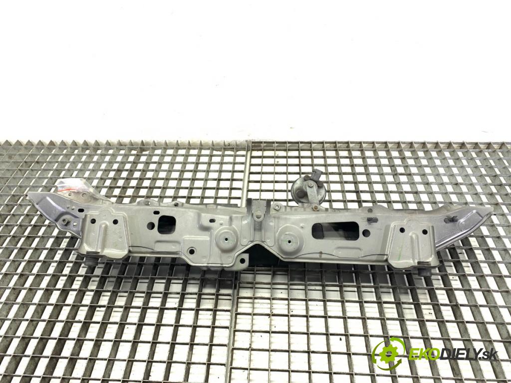 TOYOTA YARIS II liftback 2009 74 kW 1.33 VVT-i (NSP90_) 1329 výztuha horní  (Výztuha)