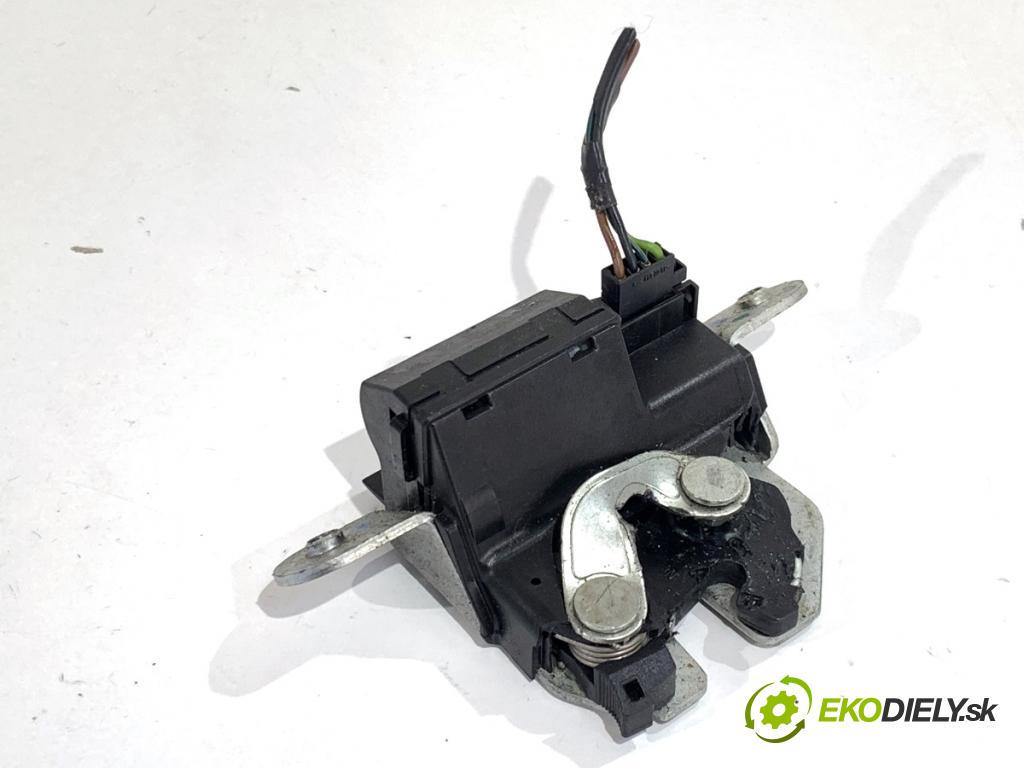 OPEL CORSA D liftback 2010 51 kW 1.2 (L08, L68) 1229 zámok dveří zadní část 55701971