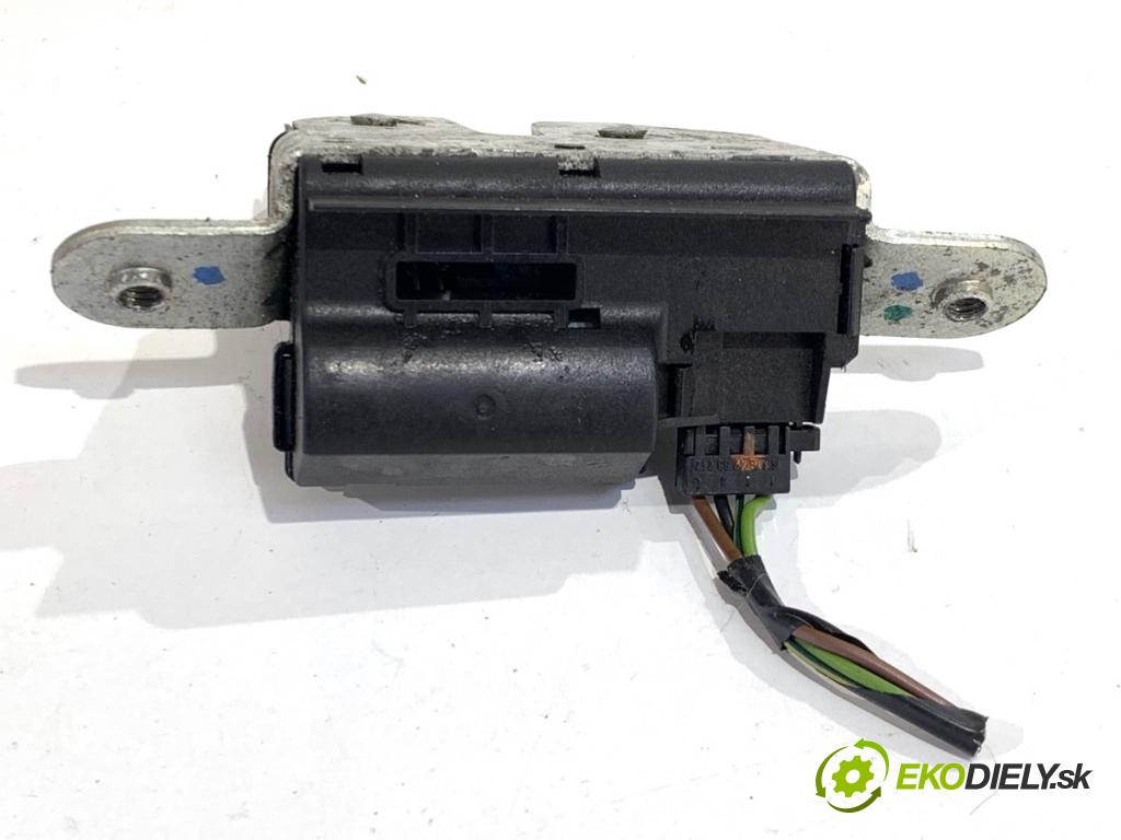 OPEL CORSA D liftback 2010 51 kW 1.2 (L08, L68) 1229 zámok dveří zadní část 55701971