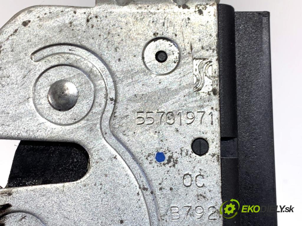 OPEL CORSA D liftback 2010 51 kW 1.2 (L08, L68) 1229 zámok dverí zad 55701971