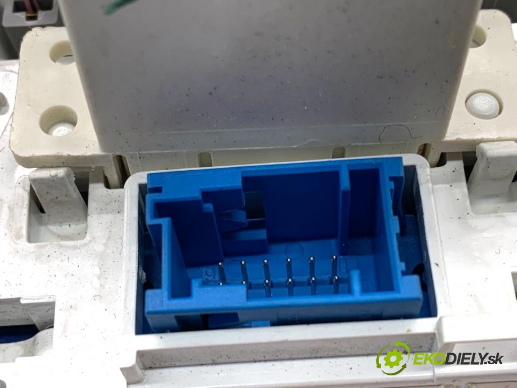 OPEL CORSA D liftback 2010 51 kW 1.2 (L08, L68) 1229 Panel ovládania kúrenia 466119570 (Prepínacie páčky pod volantom)