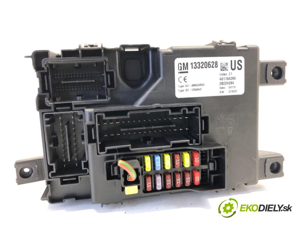 OPEL CORSA D liftback 2010 51 kW 1.2 (L08, L68) 1229 Modul BSI 13320628 (Poistková skrinka)