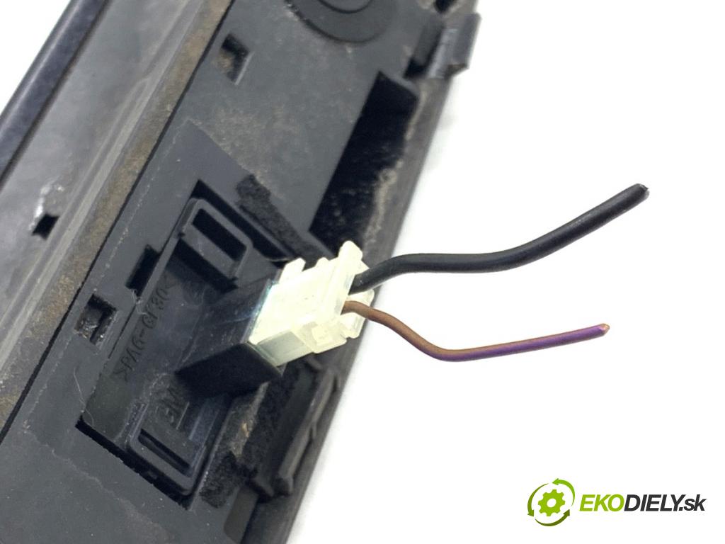 OPEL CORSA D liftback 2010 51 kW 1.2 (L08, L68) 1229 klika dveří zadní část