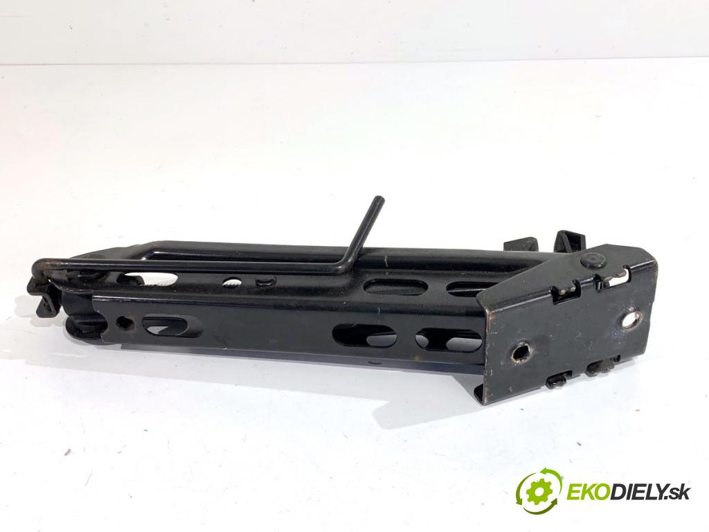 OPEL CORSA D liftback 2010 51 kW 1.2 (L08, L68) 1229 ZVEDÁK: - mechanismus 09127172