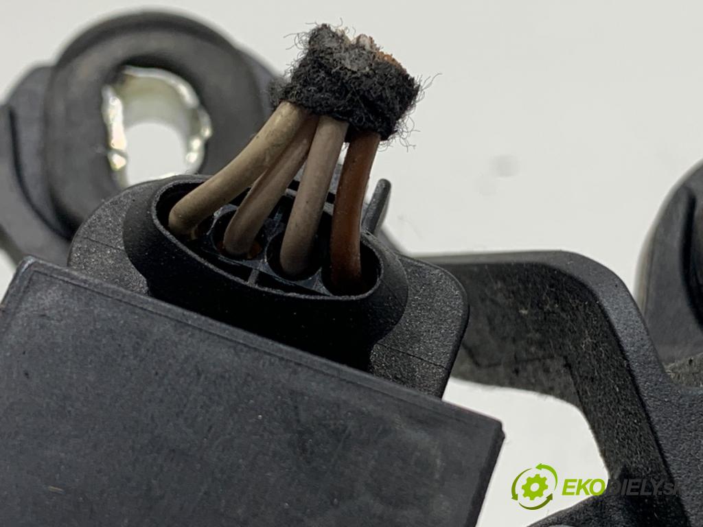 VW GOLF V liftback 2003 77 kW 1.9 TDI 1896 Motor stieračov zad 1K6955711B