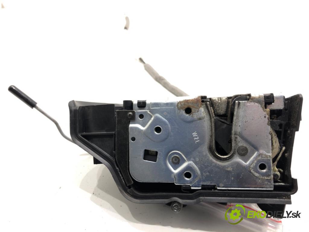 BMW E46 liftback 2002 85 kW 316 ti 1596 zámok Dvere ľavy predný 8253431