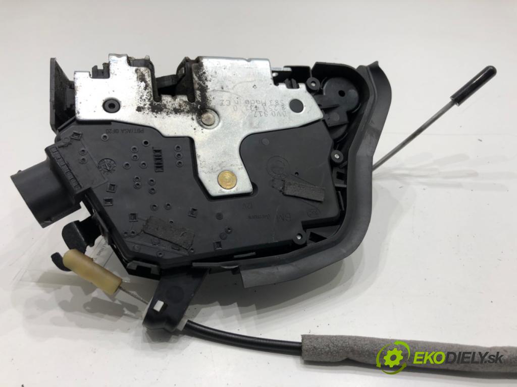 BMW E46 liftback 2002 85 kW 316 ti 1596 zámok Dvere ľavy predný 8253431