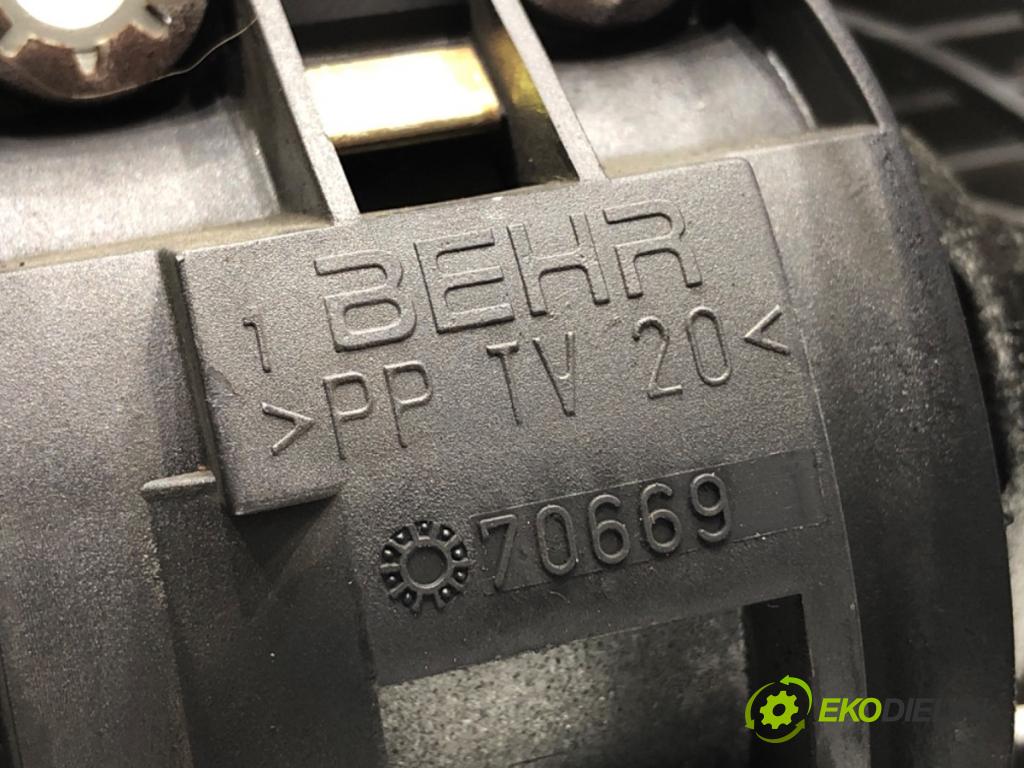 BMW E46 liftback 2002 85 kW 316 ti 1596 ventilátor kúrenia 70669