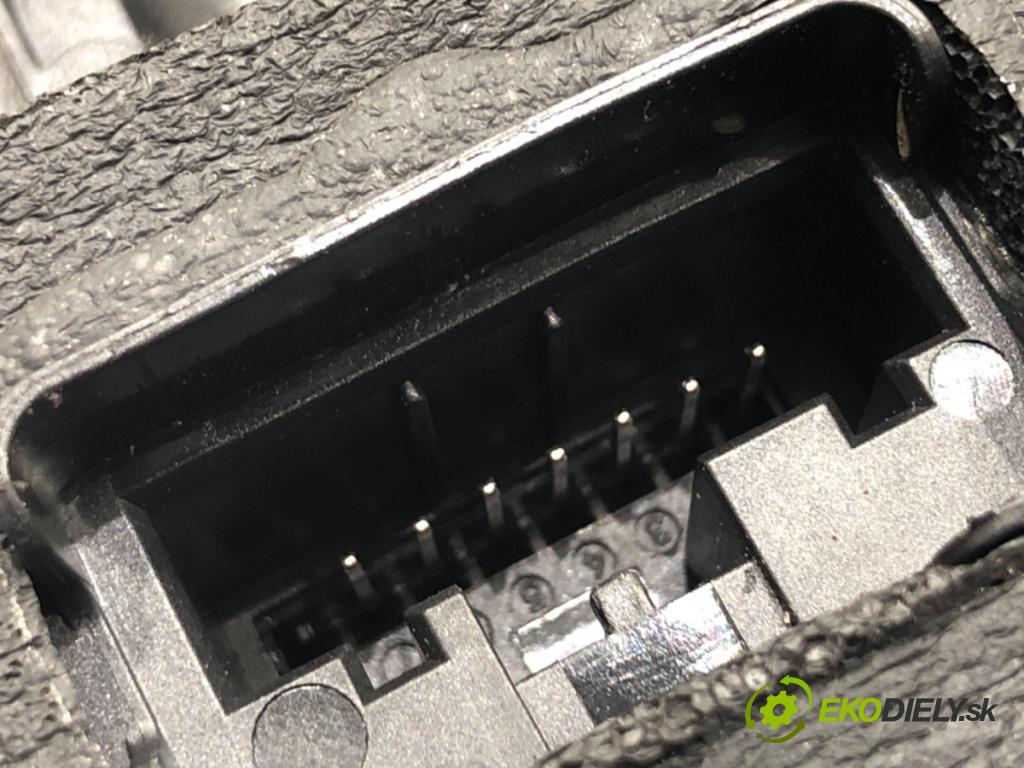 VW ARTEON liftback 2021 235 kW TSI R 1984 zámok Dvere pravy zad 5NA839016D