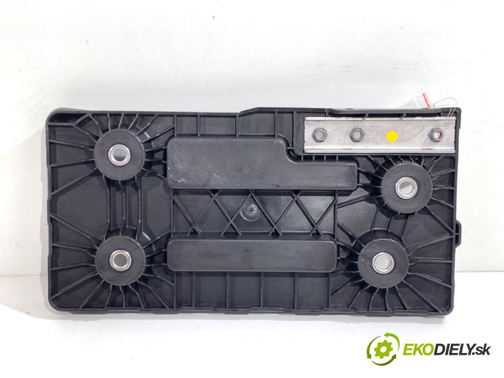 VW ARTEON liftback 2021 235 kW TSI R 1984 Obal akumulátora 3Q0804869A