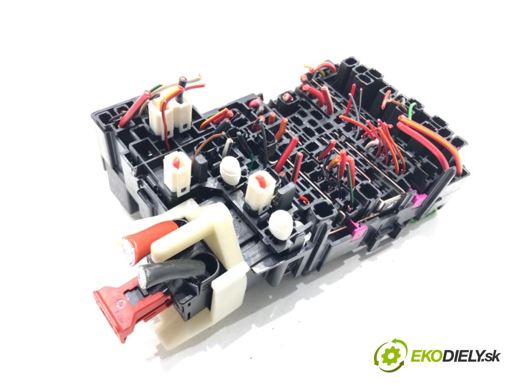 VW ARTEON liftback 2021 235 kW TSI R 1984 Skrinka poistková 5Q0937615C (Poistková skrinka)