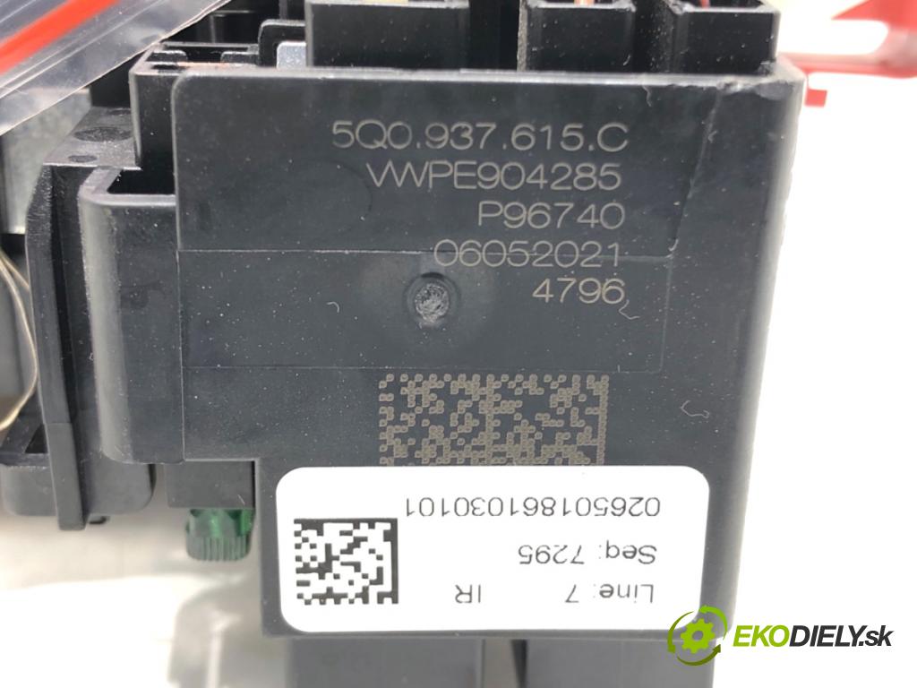 VW ARTEON liftback 2021 235 kW TSI R 1984 skříňka poistková 5Q0937615C (Pojistková skříňka)