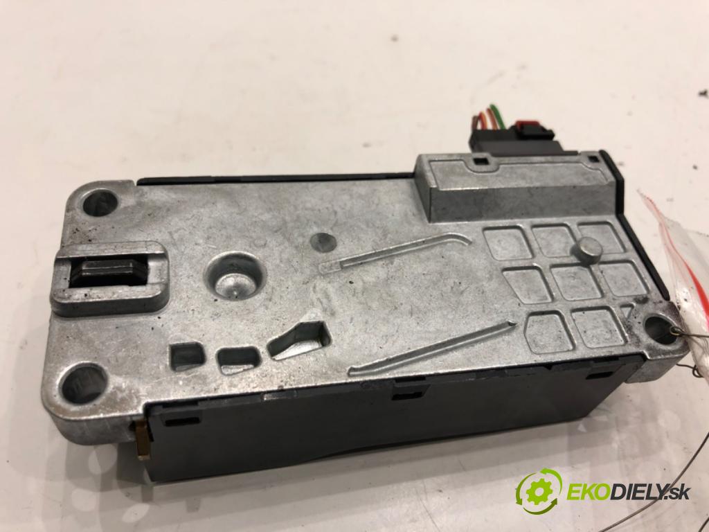 VW ARTEON liftback 2021 235 kW TSI R 1984 blokáda volantu 3Q0905861B (Riadenie ostatné)