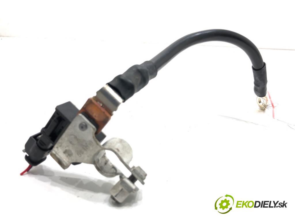 VW ARTEON liftback 2021 235 kW TSI R 1984 svorka MINUS 3Q0915181B