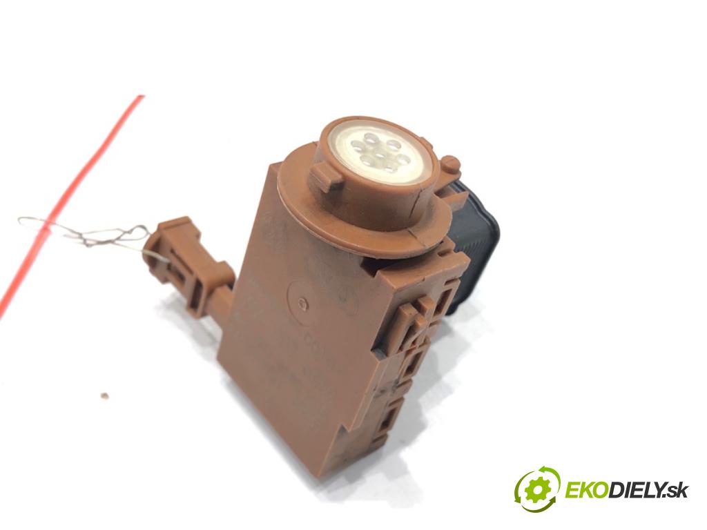 VW ARTEON liftback 2021 235 kW TSI R 1984 snímač KVALITNÍ: vzduchu 3Q0907643C