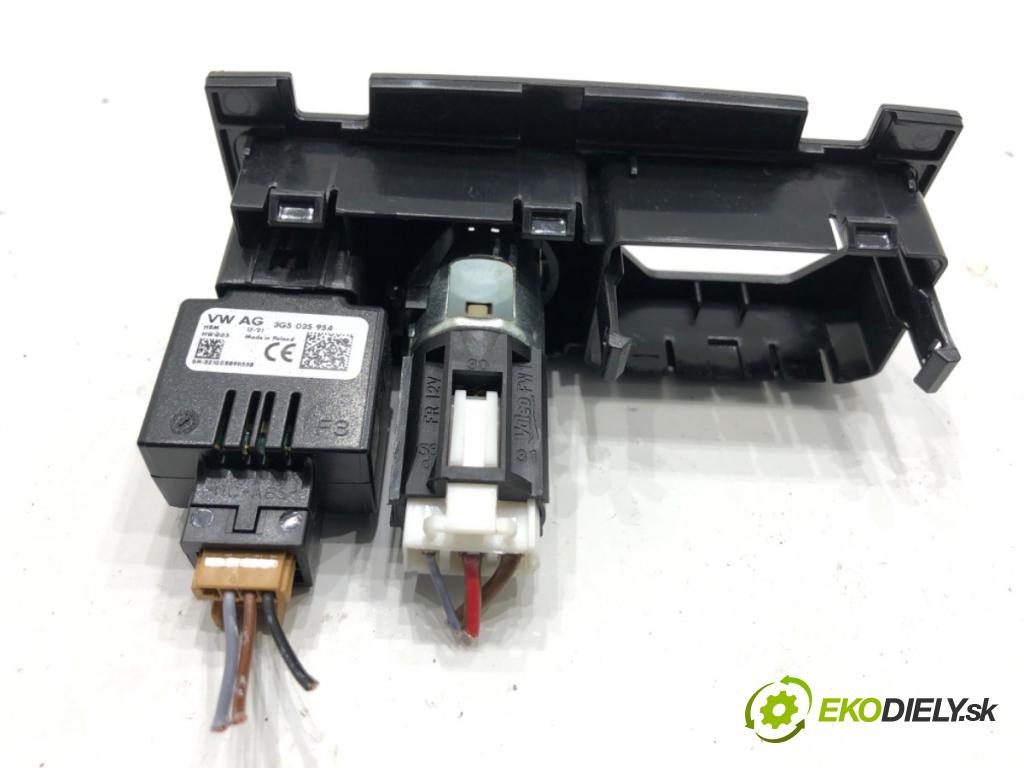 VW ARTEON liftback 2021 235 kW TSI R 1984 HNÍZDO: USB 3G5035954