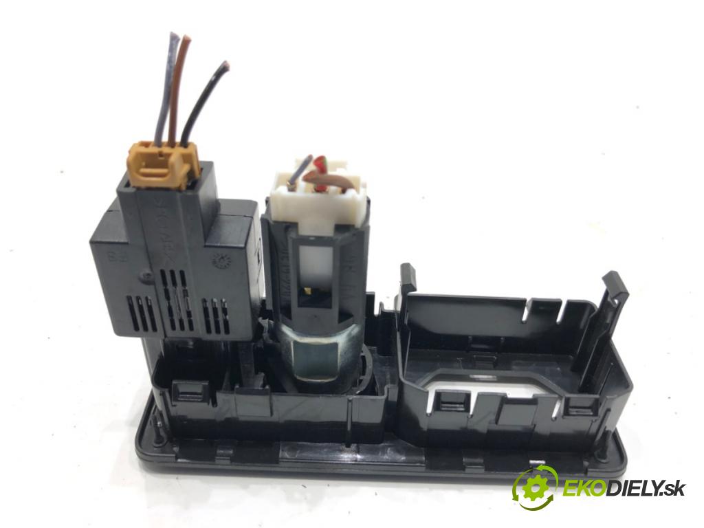 VW ARTEON liftback 2021 235 kW TSI R 1984 HNÍZDO: USB 3G5035954