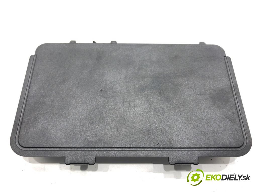 VW ARTEON liftback 2021 235 kW TSI R 1984 NABÍJAČKA: INDUKCIA: 5NA980611