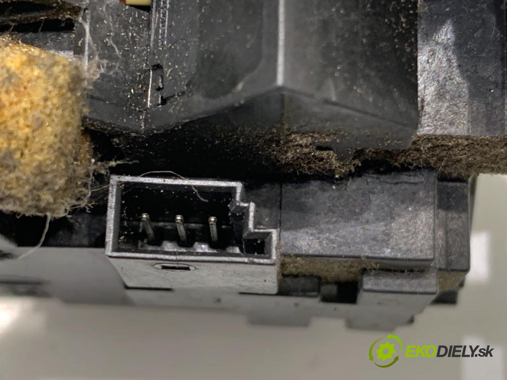 MERCEDES-BENZ W245 liftback 2007 80 kW B 180 CDI (245.207) 1991 zámok dverí zad