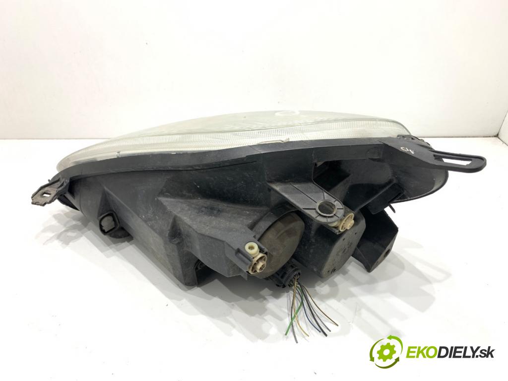 FIAT GRANDE PUNTO liftback 2008 57 kW 1.4 (199AXB11, 199AXB1A, 199BXB1A, 199AXL1A) 1368 světlomet pravý přední část