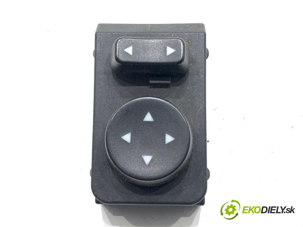 FIAT GRANDE PUNTO liftback 2008 57 kW 1.4 (199AXB11, 199AXB1A, 199BXB1A, 199AXL1A) 1368 Prepínač nastavenia spätných zrkadiel  (Prepínacie páčky pod volantom)