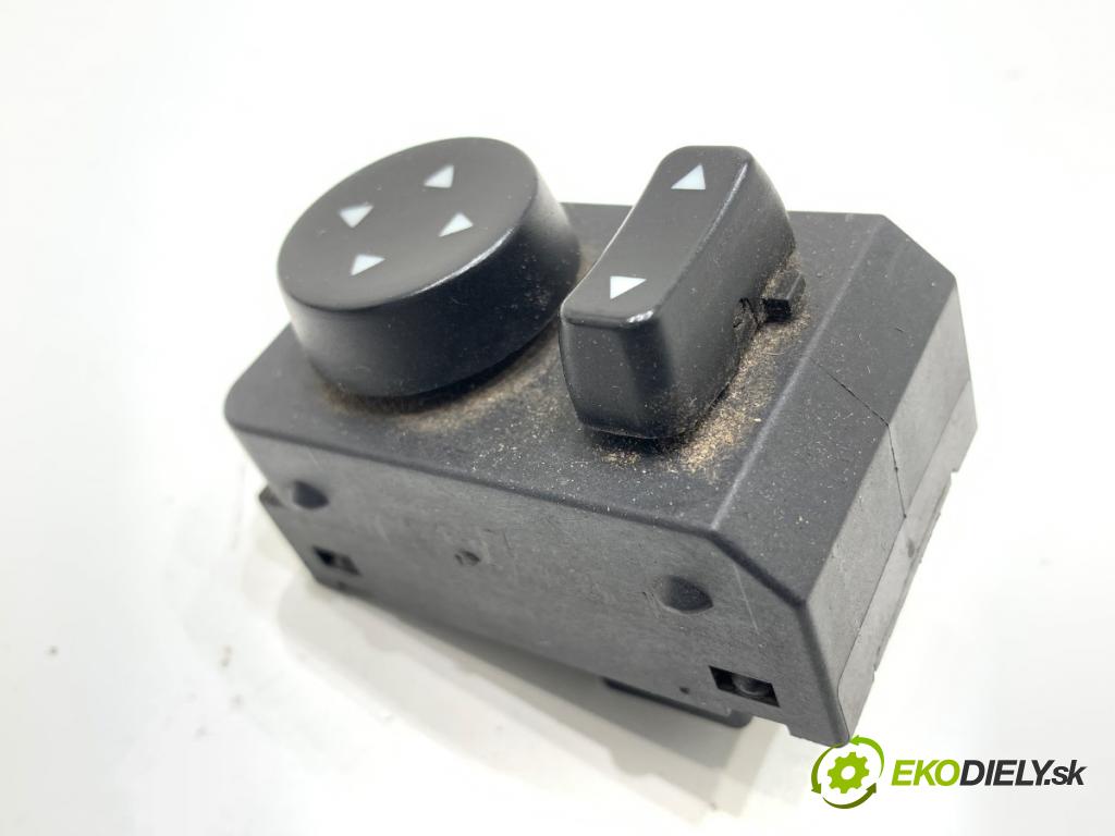 FIAT GRANDE PUNTO liftback 2008 57 kW 1.4 (199AXB11, 199AXB1A, 199BXB1A, 199AXL1A) 1368 Prepínač nastavenia spätných zrkadiel  (Prepínacie páčky pod volantom)