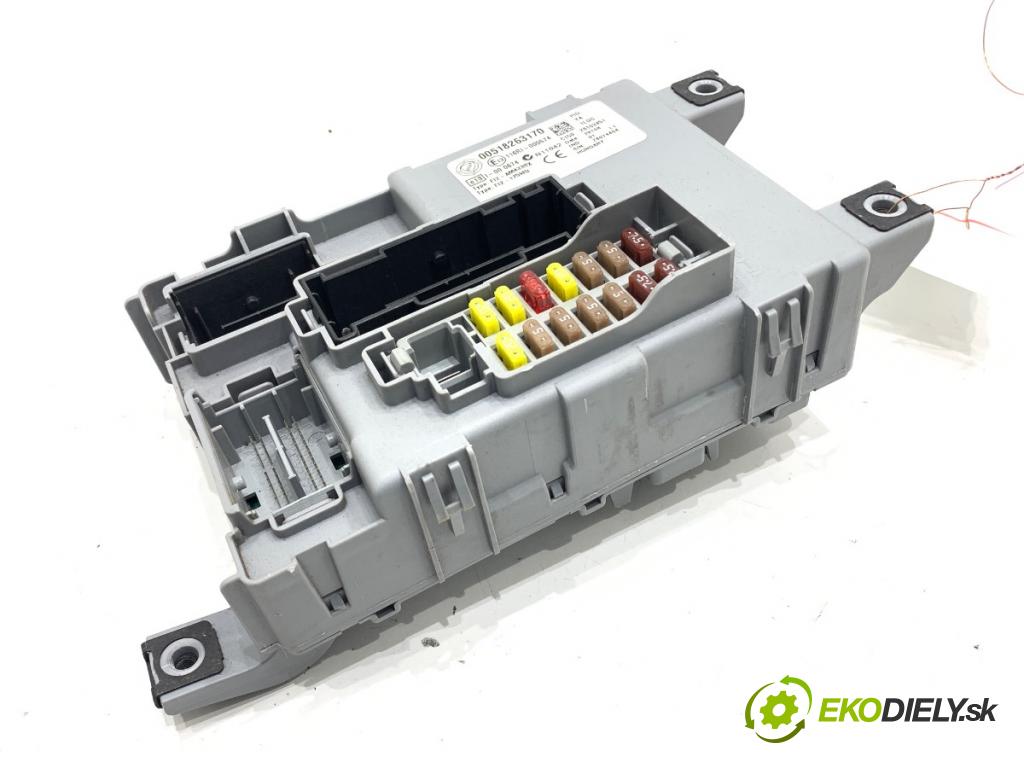 FIAT GRANDE PUNTO liftback 2008 57 kW 1.4 (199AXB11, 199AXB1A, 199BXB1A, 199AXL1A) 1368 modul BSI 00518263170 (Pojistková skříňka)