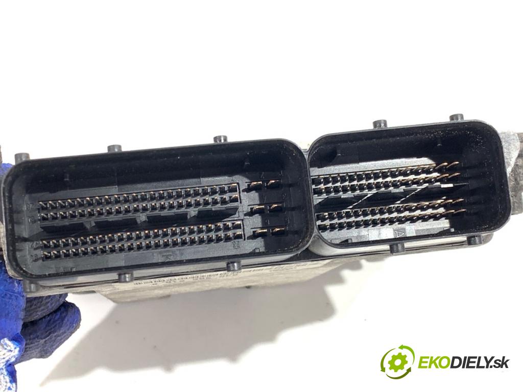 VW GOLF V liftback 2003 77 kW 1.9 TDI 1896 riadiaca jednotka Motor 03G906016B (Riadiaca jednotka)