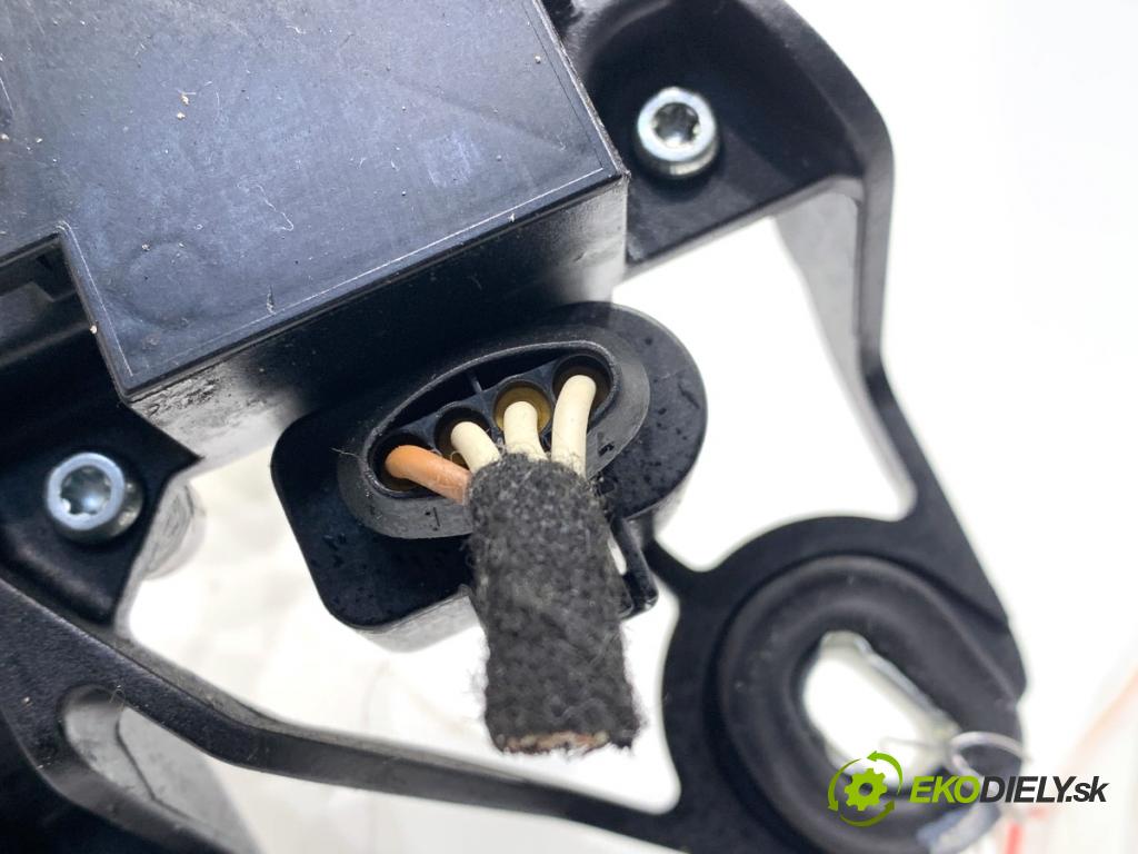 VW GOLF V liftback 2003 77 kW 1.9 TDI 1896 motor stěračů zadní část 1K6955711B