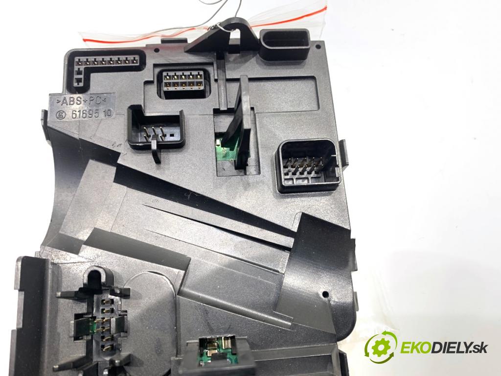 VW GOLF V liftback 2003 77 kW 1.9 TDI 1896 snímač ÚHEL: otáčky 1K0953549AM