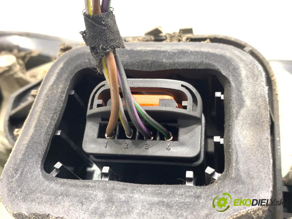 VW GOLF V liftback 2003 77 kW 1.9 TDI 1896 světlo levý zadní část 1K6945096E