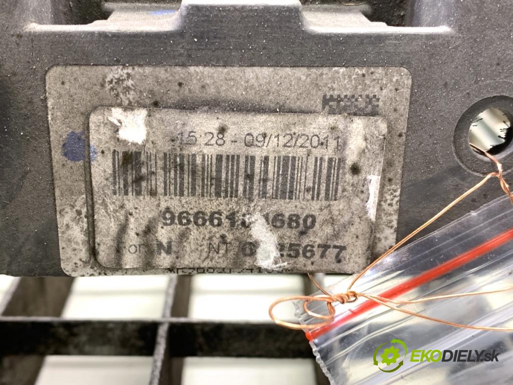 CITROEN C5 III sedan 2011 100 kW 2.0 HDi (RDRHDA) 1997 Držiak predný  (Výstuha predná)