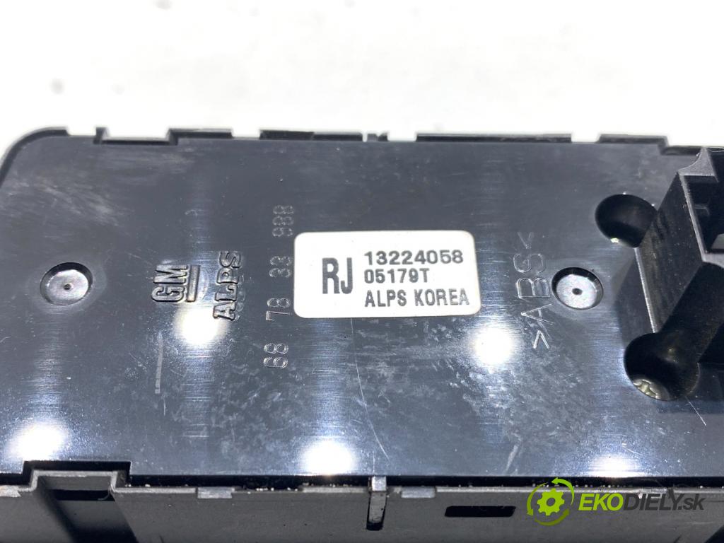 OPEL VECTRA C sedan 2006 114 kW 2.2 DGi (F69) 2198 Prepínač okien 13224058 (Prepínacie páčky pod volantom)