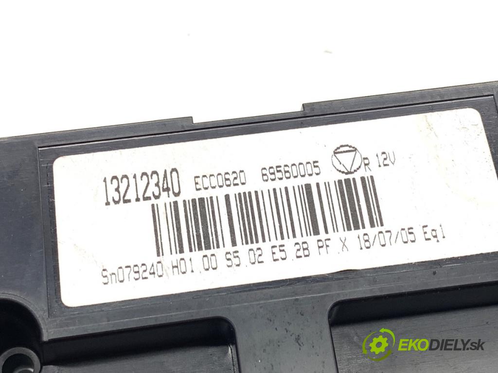 OPEL VECTRA C sedan 2006 114 kW 2.2 DGi (F69) 2198 Panel ovládania kúrenia 13212340 (Prepínacie páčky pod volantom)