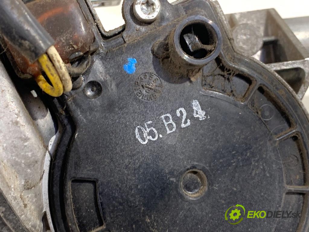 OPEL VECTRA C sedan 2006 114 kW 2.2 DGi (F69) 2198 Mechanizmus stieračov predný  (Motorček stieračov predný)