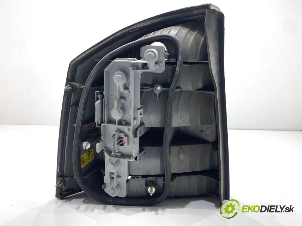 OPEL VECTRA C sedan 2006 114 kW 2.2 DGi (F69) 2198 světlo pravý zadní část 13157647