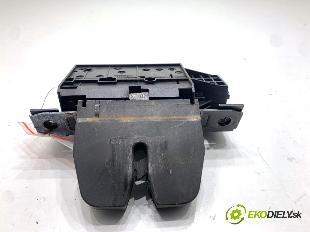 OPEL VECTRA C sedan 2006 114 kW 2.2 DGi (F69) 2198 zámok dverí zad 495072894