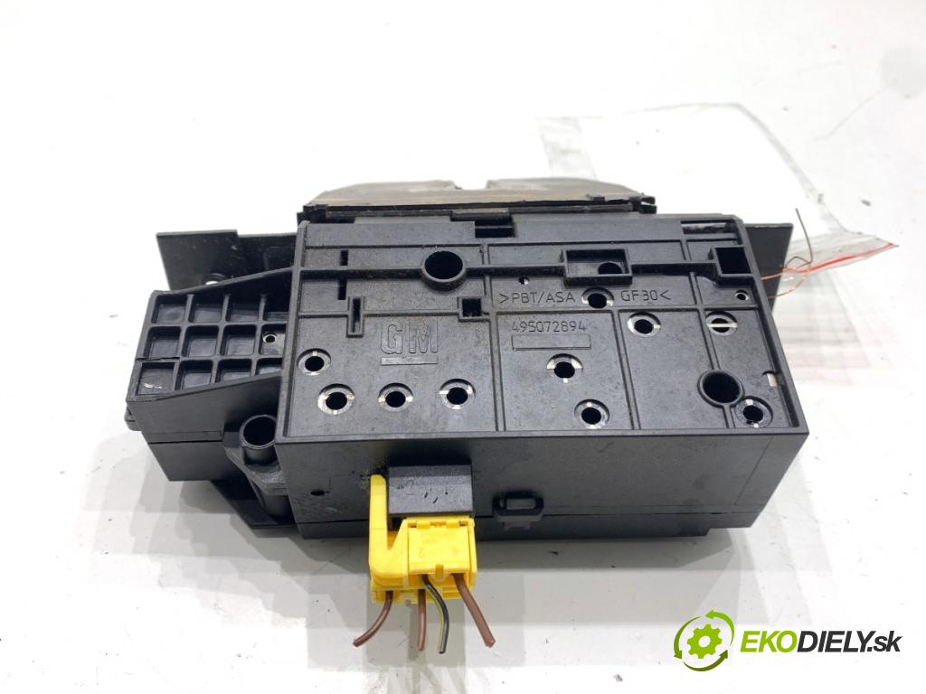 OPEL VECTRA C sedan 2006 114 kW 2.2 DGi (F69) 2198 zámok dverí zad 495072894