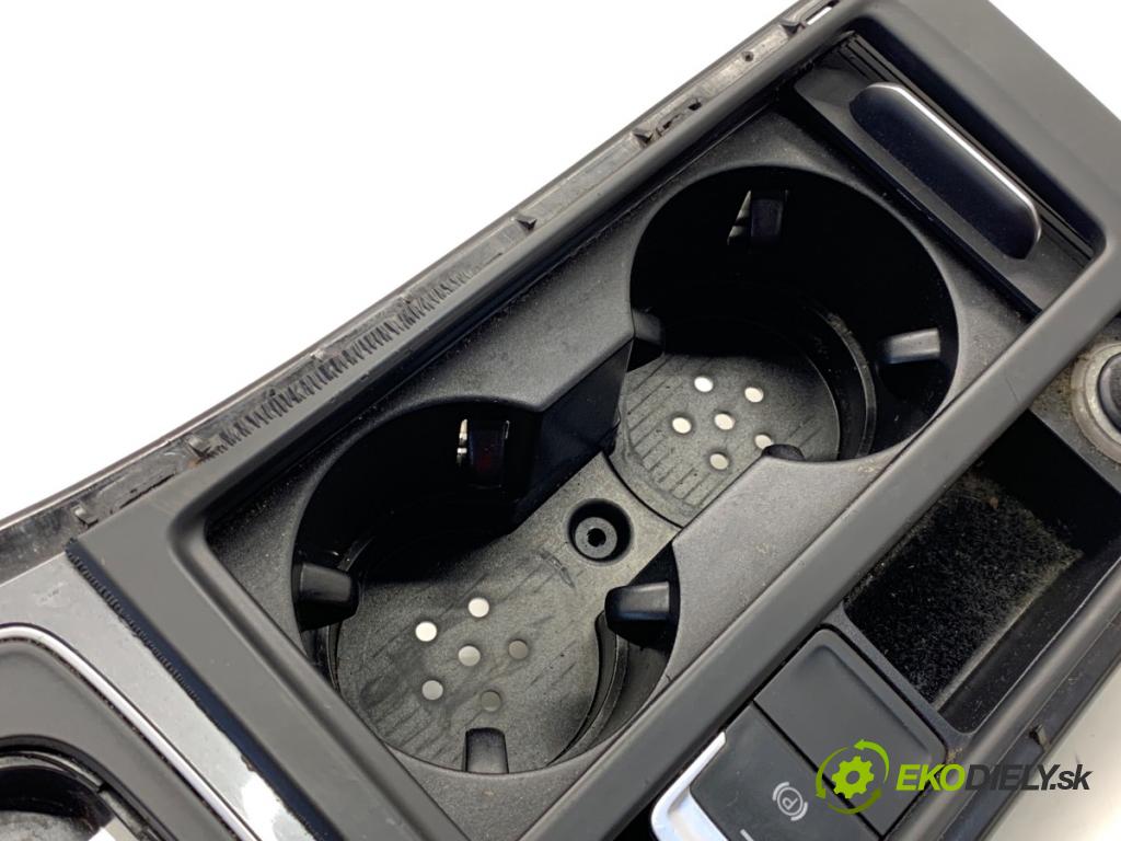 VW GOLF VII liftback 2016 85 kW e-Golf  Držiak na nápoje 5G1863245F (Držiak (úchyt) na nápoje)