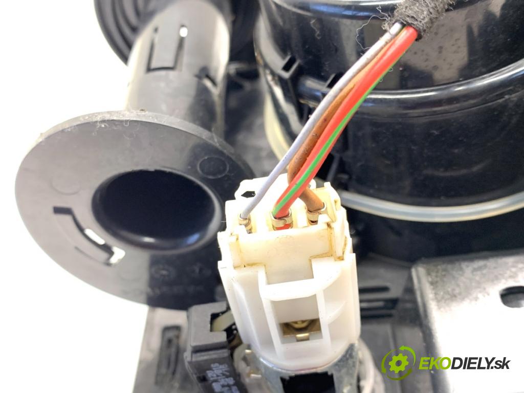 VW GOLF VII liftback 2016 85 kW e-Golf  Držiak na nápoje 5G1863245F (Držiak (úchyt) na nápoje)