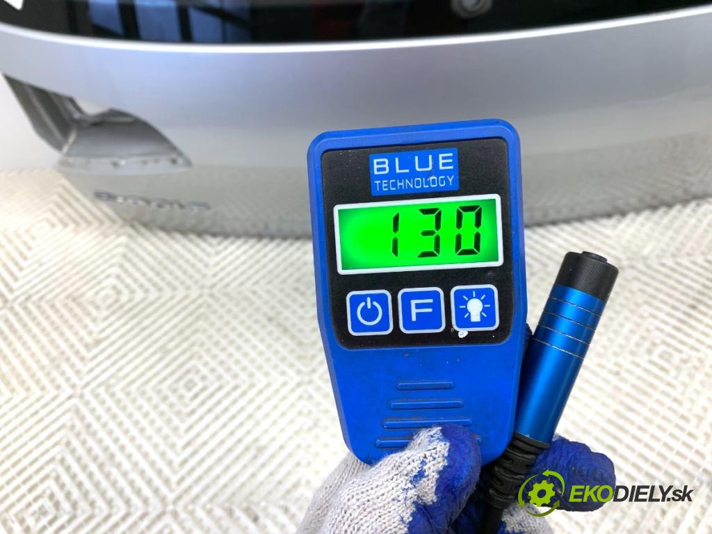 VW GOLF VII liftback 2016 85 kW e-Golf  kapota zad LA7W