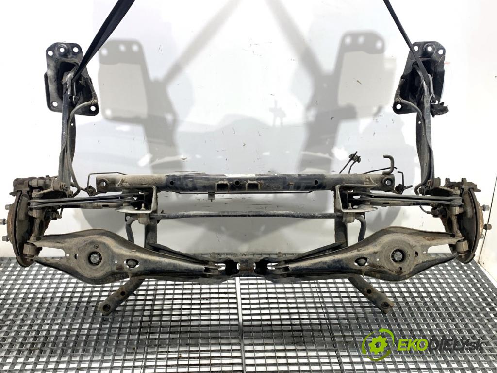 VW GOLF VII liftback 2016 85 kW e-Golf  Výstuha zad 5Q0500042PE