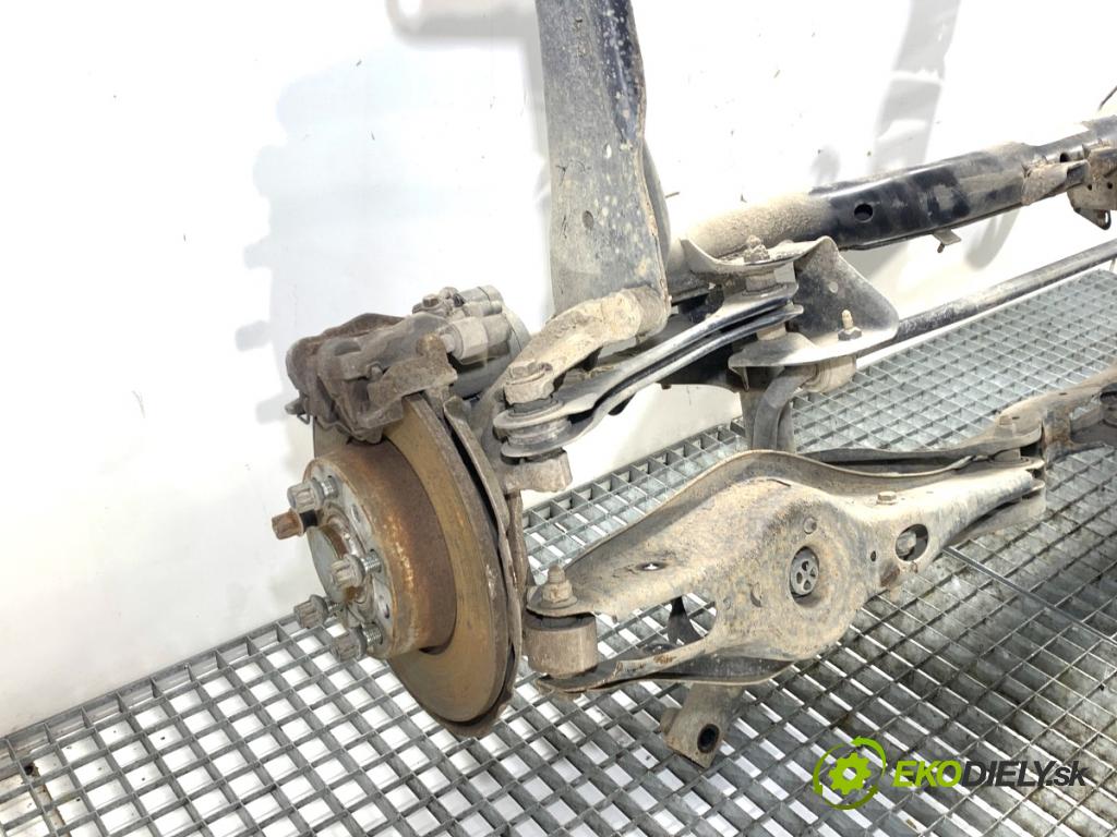 VW GOLF VII liftback 2016 85 kW e-Golf  Výstuha zad 5Q0500042PE